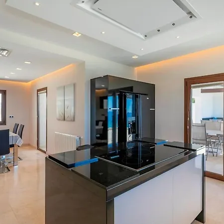 Irene, Large First Line With Amazing Sea- And Coast Views And Large Private Swimming Pool! Willa *